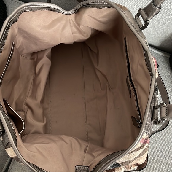 Burberry Floral Embossed Nova Check Tote. 100% Authentic!!! - Picture 7 of 13